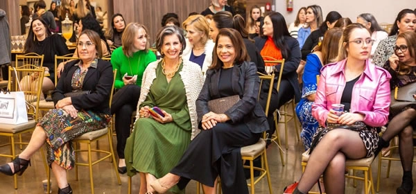 Angela Castro - Etiqueta Social