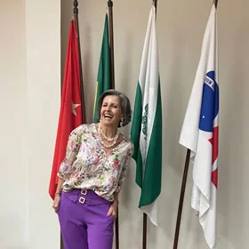 Angela Castro - Poder e elegância