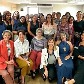 Angela Castro - Mulheres maduras de bem com o espelho